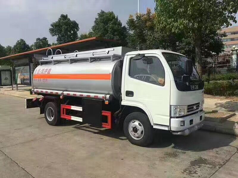 國(guó)五東風(fēng)5噸小型加油車