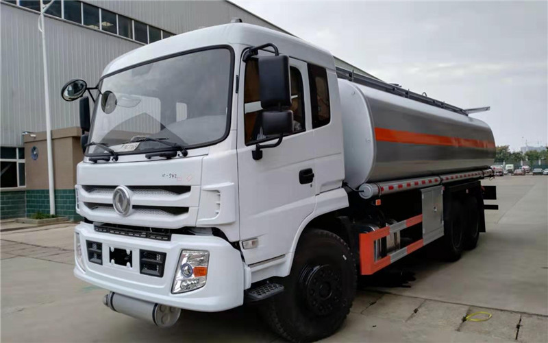 煤礦專用20噸后雙橋運(yùn)油車發(fā)往山西