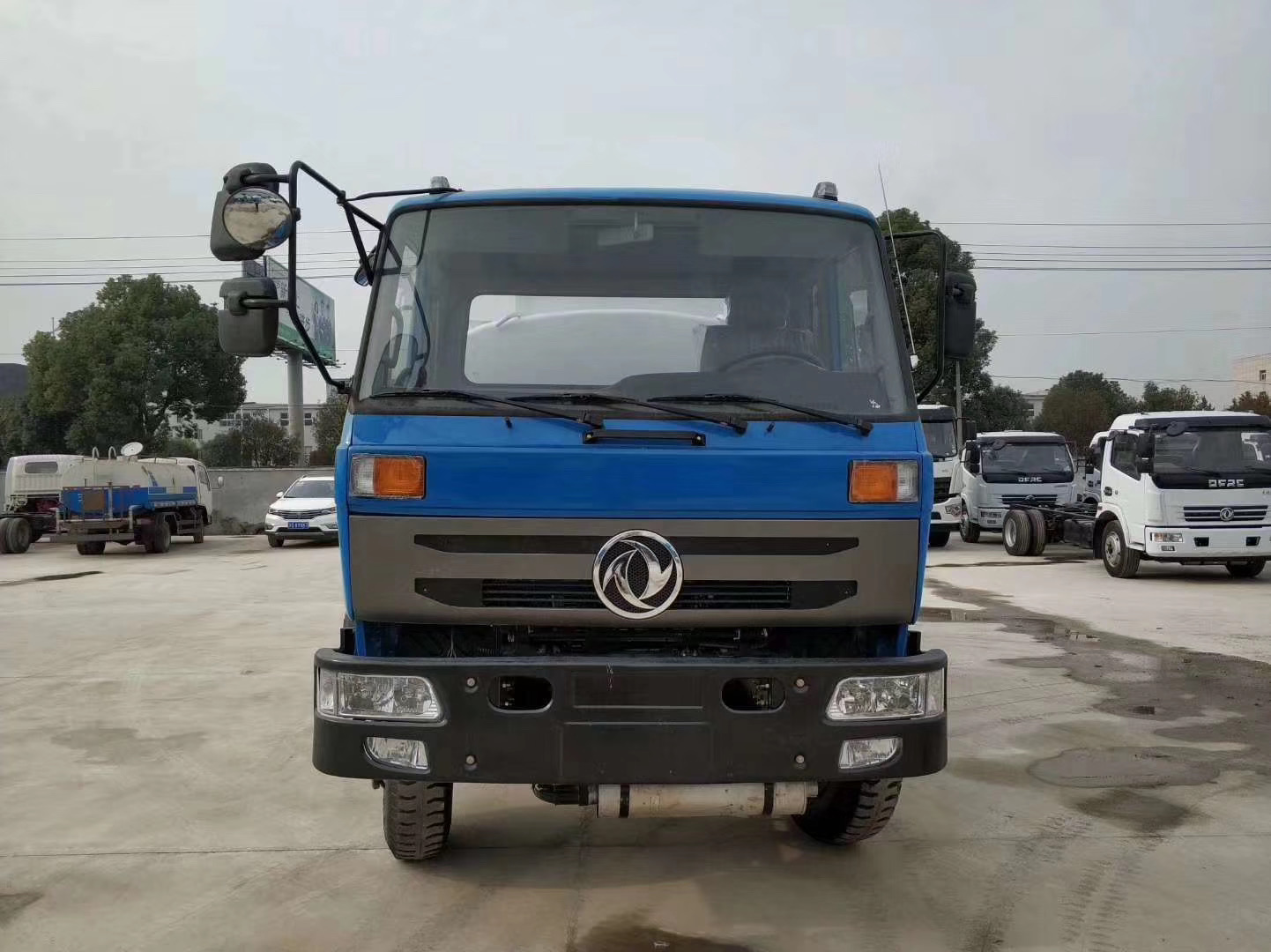 10-12噸東風(fēng)油罐車圖片