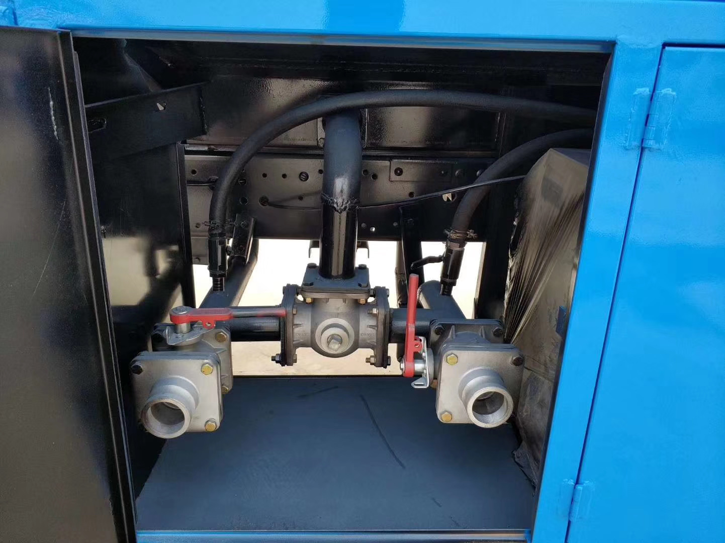 10-12噸東風(fēng)油罐車圖片