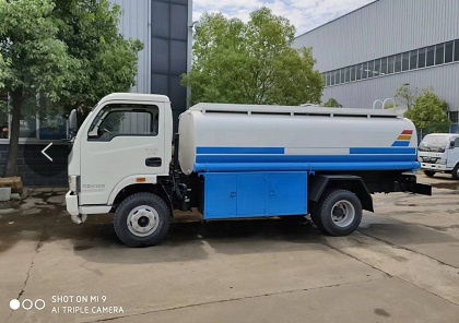 躍進5噸油罐車圖片