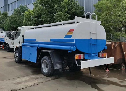 躍進5噸油罐車圖片